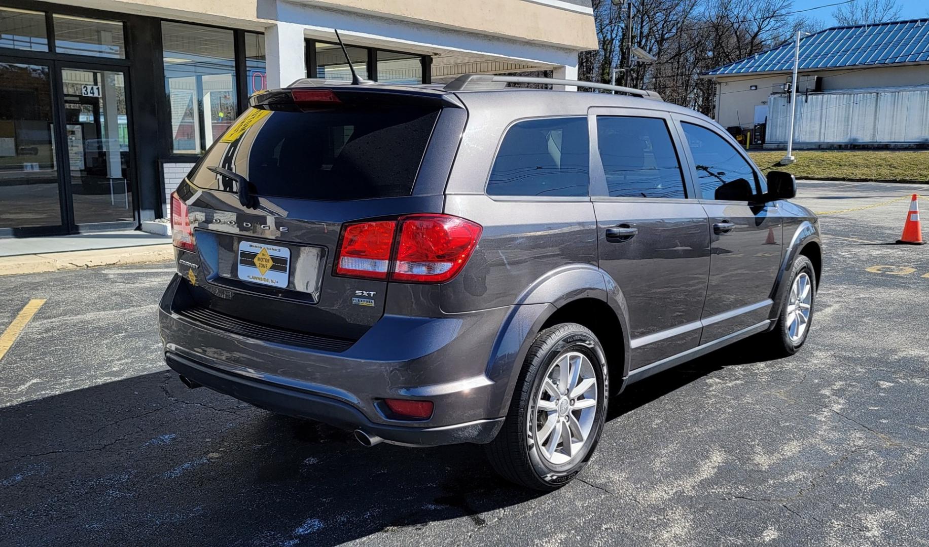 2016 Gray /Black Dodge Journey SXT (3C4PDCBGXGT) with an 3.6L V6 DOHC 24V engine, Automatic, 6-Spd Auto Stick transmission, located at 341 N White Horse Pike, Lawnside, NJ, 08045, (856) 262-9500, 39.855621, -75.027451 - Photo#4